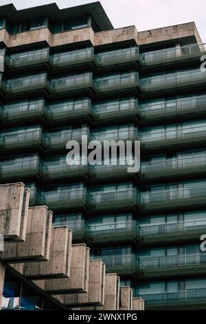 Balconi e finestre dell'Hotel Marriott Budapest Foto Stock