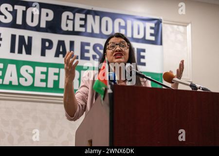 Rashida Tlaib parla a Dearborn, Michigan, domenica 25 febbraio 2024. Ha incoraggiato gli elettori a selezionare "non impegnati" nelle primarie del Michigan. Foto Stock