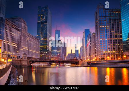 Chicago, Illinois, Stati Uniti. Immagine della città dello skyline di Chicago alla splendida alba primaverile. Foto Stock