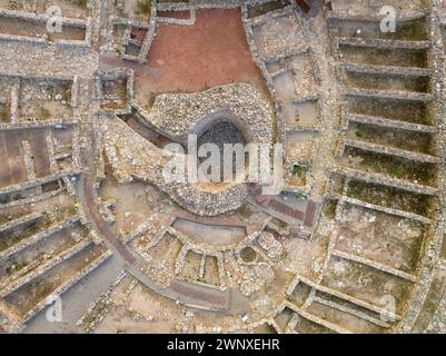 Vista aerea dell'insediamento iberico di Vilars d'Arbeca in primavera (Les Garrigues, Lleida, Catalogna, Spagna) ESP: Poblado ibérico Vilars d'Arbeca Foto Stock