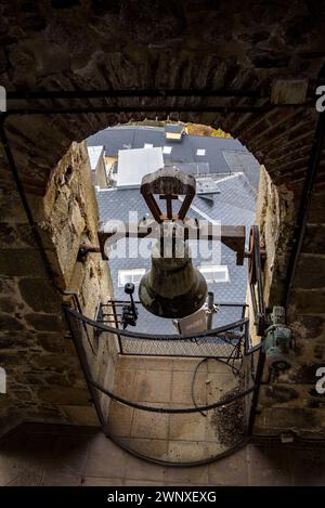 Cloches du clocher de Santa Maria de Puigcerdà (Cerdagne, Gérone, Catalogne, Espagne, Pyrénées) ESP: Campanas del campanario de Santa Maria Puigcerdà Foto Stock