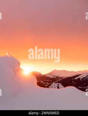 Splendido tramonto sulle alpi francesi Foto Stock