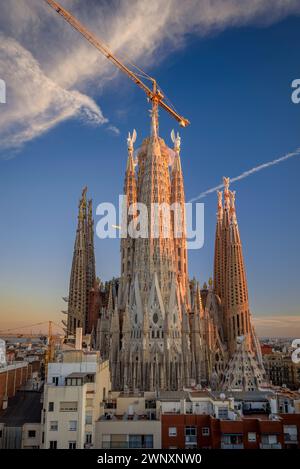 Tramonto sulla Sagrada Família e sulle torri degli Evangelisti e di Maria (Barcellona, Catalogna, Spagna). Es: Atardecer sobre la Sagrada Família Foto Stock