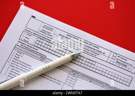 Lettera di notifica del modulo fiscale indonesiano SPT per il periodo di imposta sul reddito articolo 23 e/o articolo 26 sul conto contabile Foto Stock