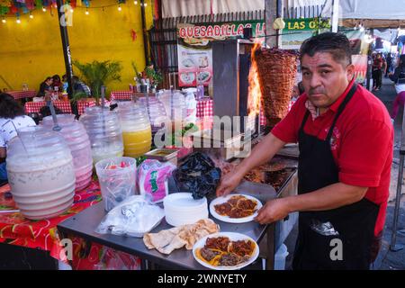 Fornitore Sidelwalk. 9th Street (vicino a Central Avenue). Un'area di mercato messicano all'aperto/al coperto. Los Angeles, California, Stati Uniti Foto Stock