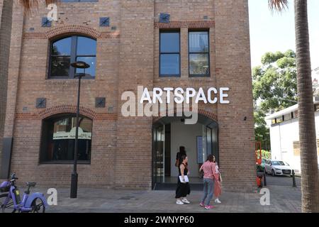 Sydney, Australia. 5 marzo 2024. Il principale festival internazionale d'arte e il più grande evento d'arte contemporanea del suo genere in Australia saranno presentati attraverso la Art Gallery of New South Wales, Artspace, Museum of Contemporary Art Australia, e per la prima volta al Chau Chak Wing Museum presso l'Università di Sydney, le gallerie UNSW e presso l'iconica e recentemente restaurata White Bay Power Station, gratuito al pubblico dal 9 marzo al 10 giugno 2024. Nella foto: Artspace, Woolloomooloo. Crediti: Richard Milnes/Alamy Live News Foto Stock