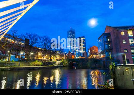 Foto notturna di Castlefield Manchester Foto Stock