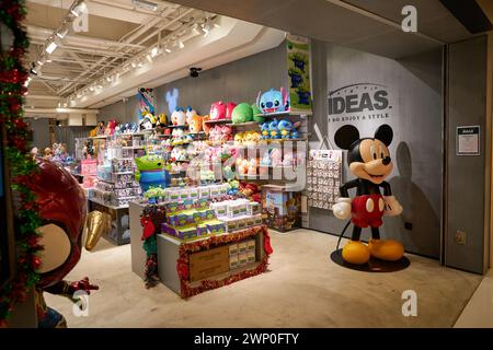 HONG KONG, CINA - 4 DICEMBRE 2023: Negozio DI IDEE nel centro commerciale New Town Plaza. Foto Stock