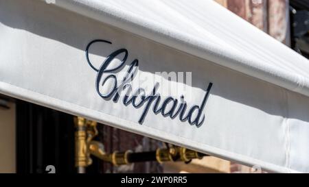 Tendone della boutique Chopard in Place Vendôme. Chopard è un'azienda svizzera specializzata in orologi di lusso, gioielli e accessori personali Foto Stock