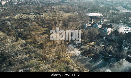 Vista aerea del complesso museale del castello di Vajdahunyad a Budapest Foto Stock
