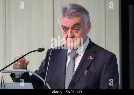 Herbert Reul, Ministro degli interni della Renania settentrionale-Vestfalia, alla presentazione e all'apertura della consulenza e prevenzione digitale della polizia di Colonia Foto Stock