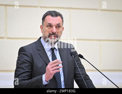 Sarajevo, Bosnia Erzegovina. 5 marzo 2024. Elmedin Konakovic, ministro degli Esteri della Bosnia-Erzegovina, parla durante una conferenza stampa congiunta con il ministro degli Esteri federale Baerbock. Credito: Soeren Stache/dpa/Alamy Live News Foto Stock