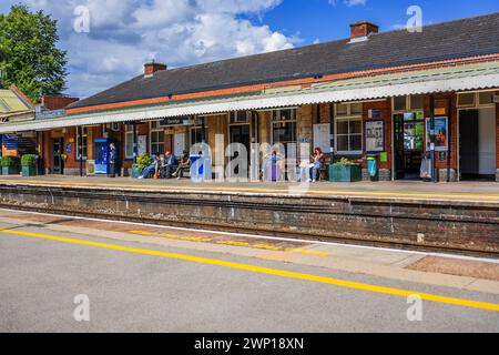 piattaforma della stazione ferroviaria di rete dorridge west midlands inghilterra regno unito Foto Stock