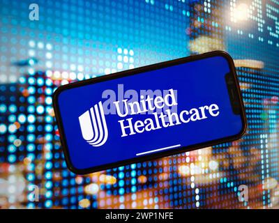 Konskie, Polonia. 2 gennaio 2024. In questa immagine, il logo della società UnitedHealthcare è visualizzato sullo schermo di uno smartphone. Credito: SOPA Images Limited/Alamy Live News Foto Stock