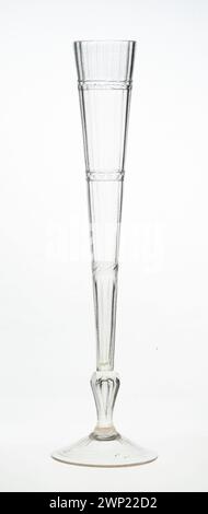 Bottiglia di vetro; vetreria di cristallo (Naliboki; 1722-1862); 3 XVIII secolo (1751-00-00-00-1775-00-00-00); Foto Stock