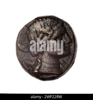Moneta marrone di Pantikapaion, fine II-i secolo a.C., raffigurante la testa di Dioniso con iconografia militare tra cui archi e goriti; parte della collezione di Terlecki con provenienza documentata. Foto Stock