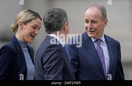 (Sinistra-destra) Ministro della giustizia Helen McEntee, Ministro della spesa pubblica Paschal Donohoe e Tanaiste Micheal Martin in vista di una conferenza stampa presso il Dipartimento del Taoiseach di Dublino. Data foto: Martedì 5 marzo 2024. Foto Stock