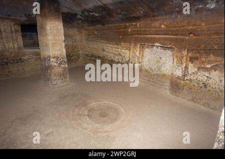 8 febbraio 2023 - Italia, Sassari, Sardegna, Putifigari, domus de janas Tomba di S'Incantu del Monte Siseri Foto Stock