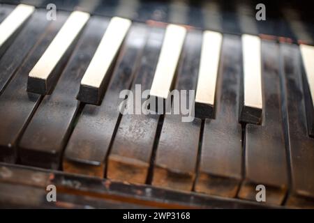 Vecchia tastiera per pianoforte Foto Stock