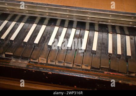 Vecchia tastiera per pianoforte Foto Stock