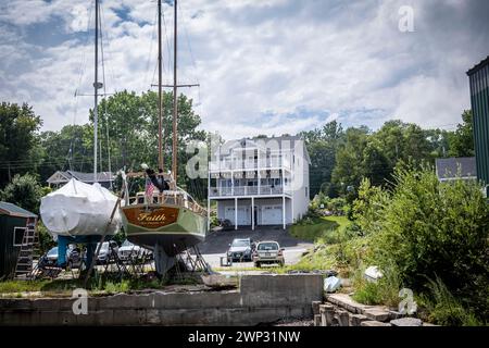 Cantiere navale e porto a Belfast, cittadina a nord del Maine, Stati Uniti Foto Stock