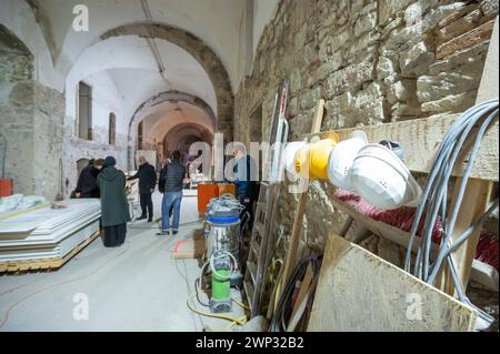 05.03.2024 Weimar: Dr. Ulrike Lorenz Präsidentin der Klassik Stiftung Weimar stellt zusammen mit Vertretern der beteiligten Architekten von BRENNE Architekten Berlin und TeCTUM Architekten Weimar das Bauvorhaben der Sanierung des UNESCO Welterbe Residenzschloss Weimar vor. Der Ostflügel des Stadtschloss wird derzeit umfassend saniert. *** 05 03 2024 Weimar il dott Ulrike Lorenz presidente del Klassik Stiftung Weimar insieme ai rappresentanti degli architetti coinvolti da BRENNE Architekten Berlin e TeCTUM Architekten Weimar presentano il progetto di costruzione per la ristrutturazione dell'UNESCO Foto Stock