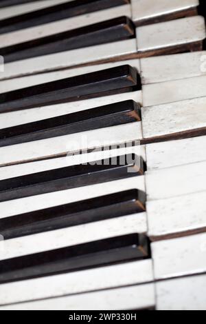 Vecchia tastiera per pianoforte Foto Stock