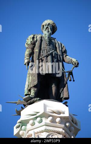 Piazza Afonso de Albuquerque, questa drammatica statua commemora il famoso esploratore del XV secolo, Vasco da Gama Foto Stock