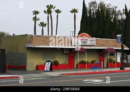 COSTA MESA, CALIFORNIA - 25 FEB 2024: Garibaldi de Noche, un bar messicano sulla 19th Street. Foto Stock