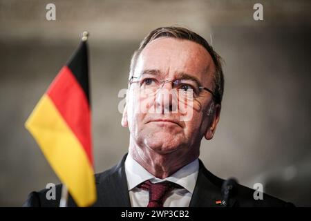 Stoccolma, Svezia. 5 marzo 2024. Boris Pistorius (SPD), ministro federale della difesa, tiene una conferenza stampa con il suo omologo svedese al castello di Karlberg. Crediti: Kay Nietfeld/dpa/Alamy Live News Foto Stock