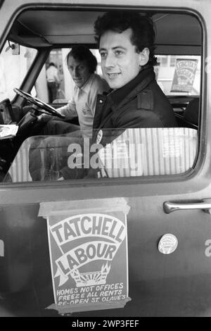 Londra, Inghilterra febbraio 1983. Peter Tatchell, attivista per i diritti gay, cerca di essere eletto alla Bermondsey per elezione a South London al partito laburista come deputato. HOMER SYKES anni '1980 Foto Stock