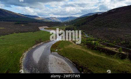 Vista aerea di Glen Muick nel Parco Nazionale di Cairngorms delle Highlands scozzesi del Regno Unito - foto: Geopix Foto Stock