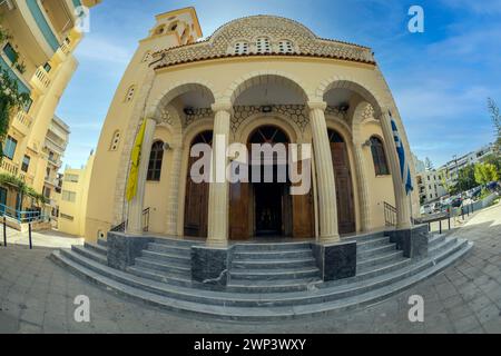 RETHYMNO, CRETA, GRECIA - 23 GIUGNO 2021: Vista frontale della Chiesa di San Giorgio, Chiesa ortodossa orientale. Foto Stock