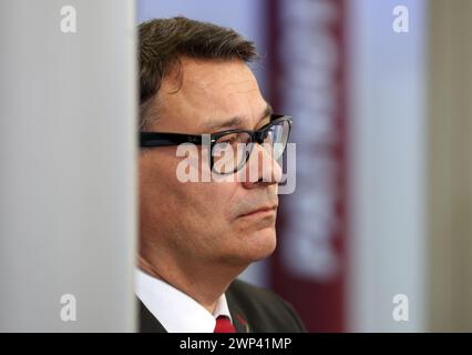 Schrobenhausen, Germania. 5 marzo 2024. Joachim Knopf, amministratore delegato di Taurus Systems GmbH, partecipa a una conferenza stampa presso l'appaltatore della difesa MBDA. Crediti: Karl-Josef Hildenbrand/dpa/Alamy Live News Foto Stock