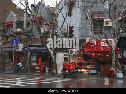 Una scena di quartiere a Shanghai Foto Stock