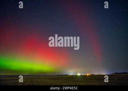 Arco SAR - un fenomeno noto come arco Auroral rosso stabile. Foto panoramica. Foto Stock