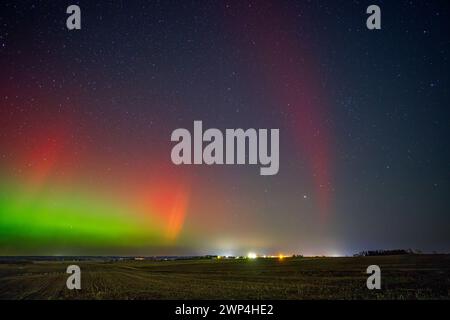 Arco SAR - un fenomeno noto come arco Auroral rosso stabile. Foto panoramica. Foto Stock