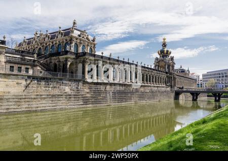 DRESDA, GERMANIA - 27 APRILE 2015: Famoso palazzo Zwinger a Dresda, Germania, Europa Foto Stock