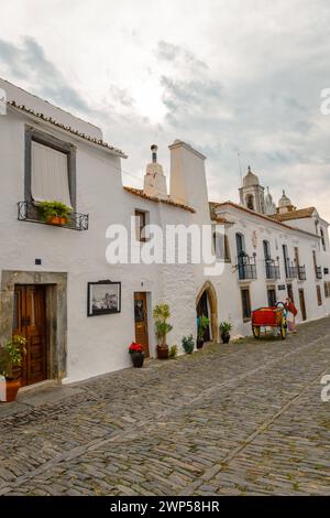 Viaggio culturale in Portogallo città storiche nella vista Alentejo del villaggio bianco di Monsaraz in Portogallo Foto Stock