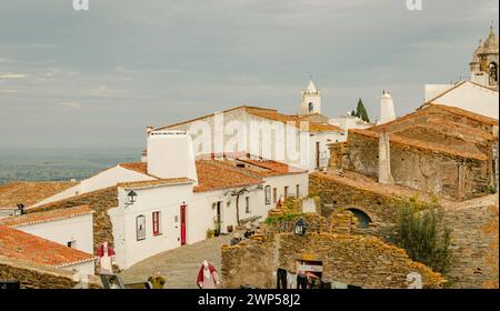 Viaggio culturale in Portogallo città storiche nella vista Alentejo del villaggio bianco di Monsaraz in Portogallo Foto Stock