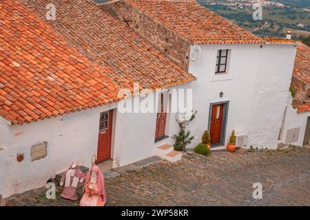 Viaggio culturale in Portogallo città storiche nella vista Alentejo del villaggio bianco di Monsaraz in Portogallo Foto Stock