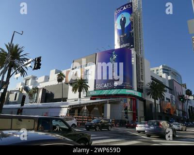 Los Angeles, Stati Uniti. 5 marzo 2024. Sono in corso preparativi su Hollywood Boulevard per la cerimonia di premiazione degli Oscar. Gli Oscar saranno presentati il 10 marzo 2024 a Hollywood. Credito: Barbara Munker/dpa/Alamy Live News Foto Stock