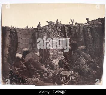 Fortificazioni dell'artiglieria russa presso la Barrack Battery, abbandonate dopo la cattura di Sebastopoli durante la guerra di Crimea (1853-1856), mostrando strutture difensive e posizioni militari. Foto Stock