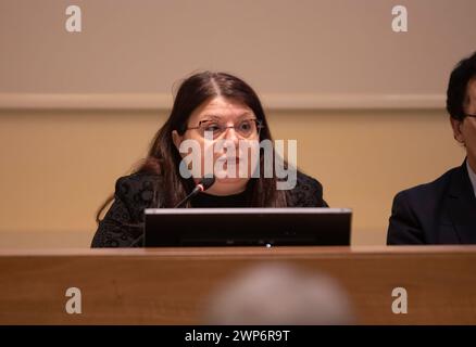 Roma, Italia. 5 marzo 2024. Senatrice Cinzia Pellegrino, parla ad una riunione. In occasione della giornata internazionale della donna, senatori e membri della camera dei deputati hanno partecipato ad una conferenza presso il Senato italiano, Santa Maria, presso l'Istituto Aquino. La conferenza intitolata Iran: Una rivolta democratica per la libertà, la pace in Medio Oriente e i diritti delle donne. Hanno parlato della situazione in Iran e della necessità che l'Europa adotti una politica ferma nei confronti à della repressione del regime iraniano in patria e del terrorismo e della guerra all'estero. Credito: SOPA Images Limited/Alamy Live News Foto Stock