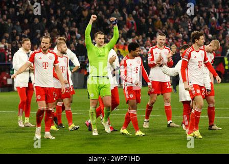 Monaco, Germania. 5 marzo 2024. I giocatori del Bayern Monaco celebrano la vittoria dopo la partita di 2a tappa della UEFA Champions League 16 tra Bayern Monaco e Lazio a Monaco, Germania, 5 marzo 2024. Crediti: Philippe Ruiz/Xinhua/Alamy Live News Foto Stock