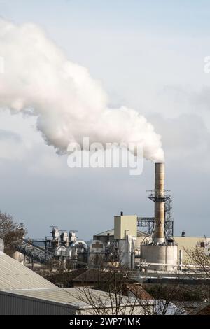 Hexham UK 5 marzo 2024 emissioni dallo stabilimento Egger di Hexham, Northumberland, Inghilterra, Regno Unito Foto Stock