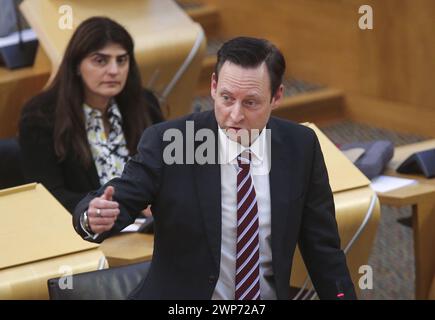 Foto del file datata 15/09/21 di Liam Kerr MSP Conservatore scozzese durante il dibattito del Partito Conservatore scozzese e Unionista su Net Zero, energia e trasporti, al Parlamento scozzese a Holyrood, Edimburgo. I conservatori accuseranno i ministri di "abbandonare” gli insegnanti in mezzo alla crescente violenza nelle scuole durante un dibattito del Parlamento scozzese di mercoledì. Una mozione Tory inviterà tutti gli MSP a collaborare per affrontare la questione "diligentemente e senza indugi”. Data di pubblicazione: Mercoledì 6 marzo 2024. Foto Stock