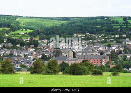 Panorama sull'abbazia di Stavelot nelle Ardenne belghe Foto Stock