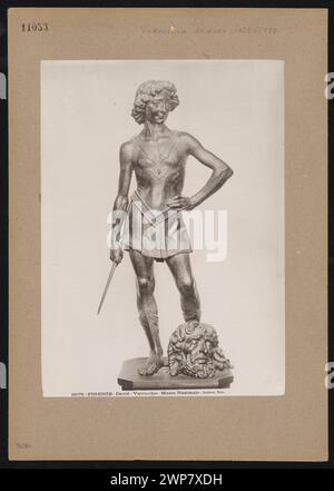 Fotografia della scultura del David di Andrea del Verrocchio (1481-1488) al Museo Nazionale di Firenze, scattata da Anderson intorno al 1880. Foto Stock