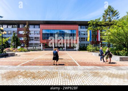 Katowice, Polonia - 11 luglio 2022: Ingresso all'Università della Slesia a Katowice Foto Stock